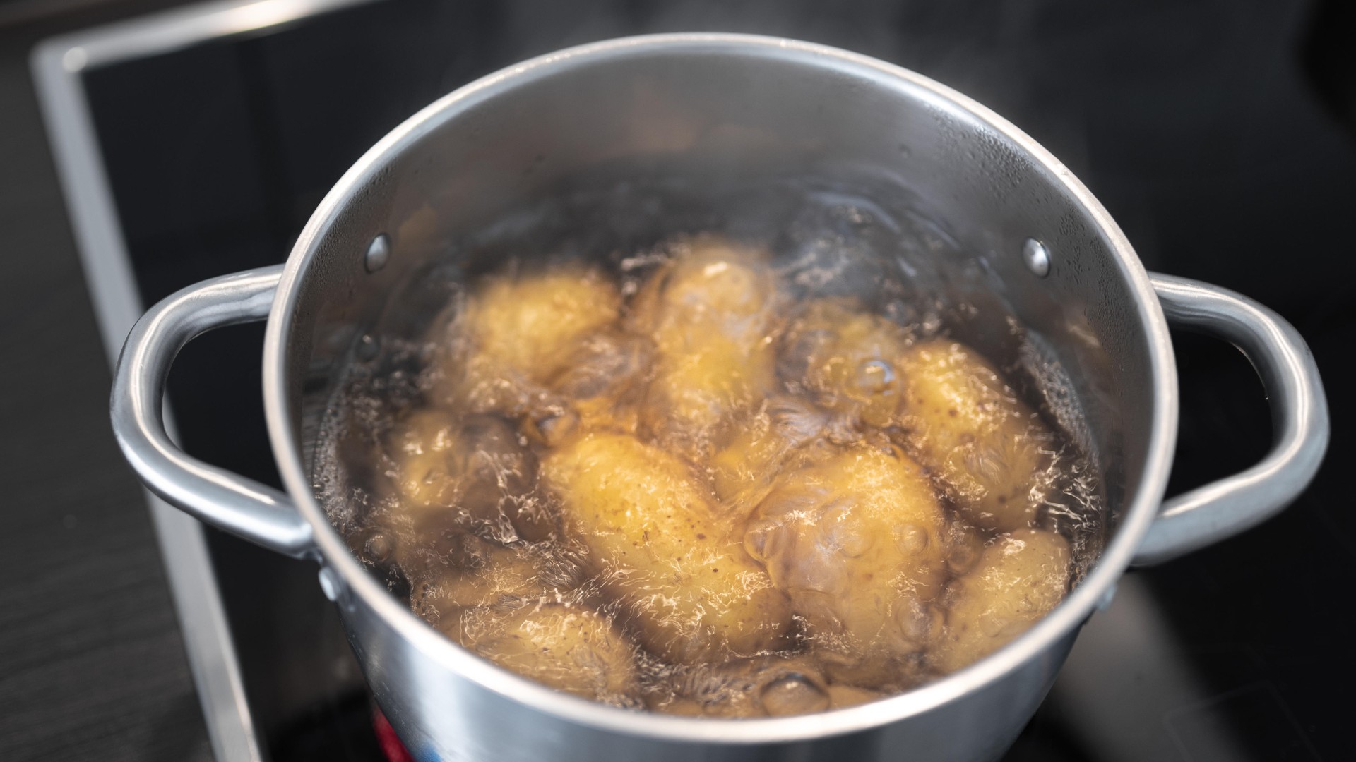 Что будет если картофель варить сразу в кипящей воде. Сколько варить творог после закипания