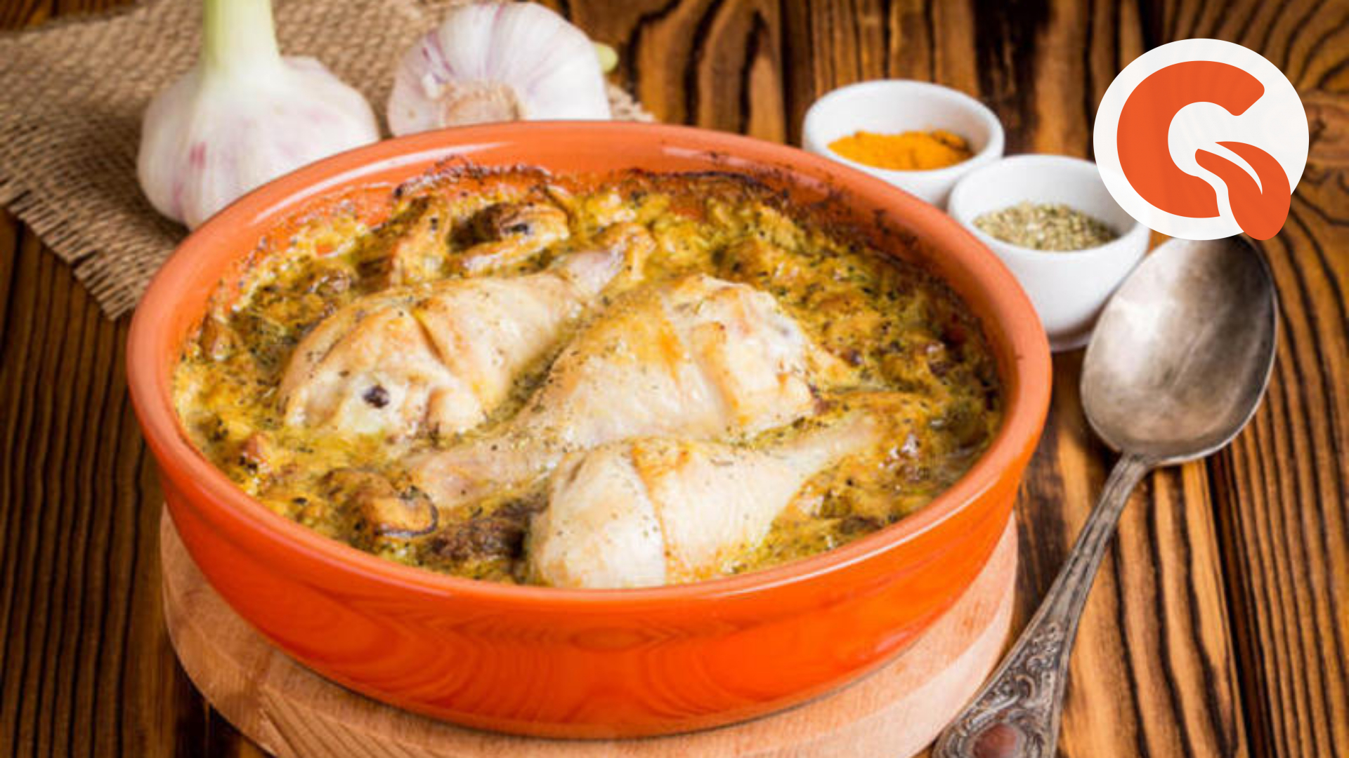 Курица по-еврейски с луком и содой в сковороде. Кушанье под соусом 4 буквы. Рыба по-еврейски рецепт на сковороде с луком. Второе из курицы рецепты с фото простые.